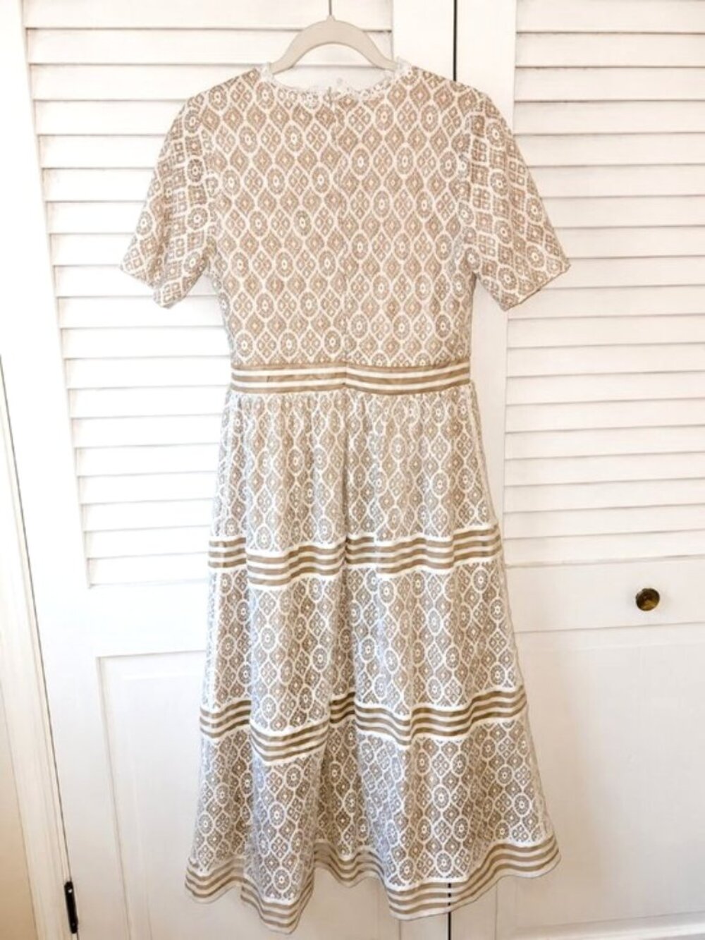 Baltic Born Elaina Lace Midi Dress M Tan Cream Wedding Guest - Picture 4 of 5